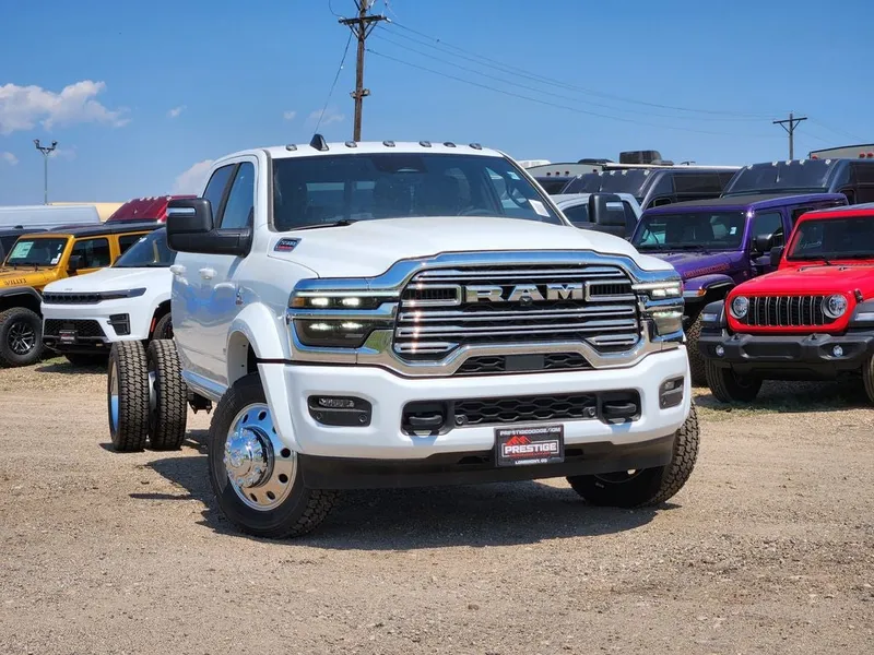 2026 RAM 5500 Chassis Cab RAM 5500 BIG HORN CHASSIS CREW CAB 4X4 60' CA in Bright White Clear-Coat Exterior Paint — front three-quarter view