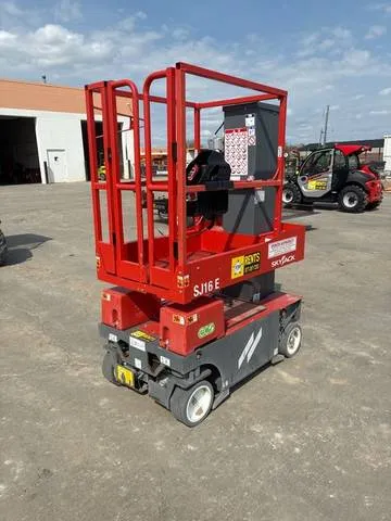 2022 Skyjack™ SJ16E — front three-quarter view