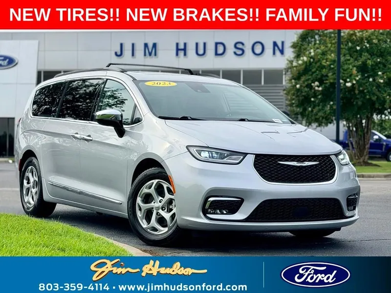 2023 Chrysler Pacifica Limited PANO ROOF NAVIGATION FAMILY FUN!!! in Silver Mist Clearcoat — front three-quarter view