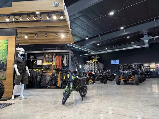 2025 Rawrr 72V Mantis Mini R — front three-quarter view