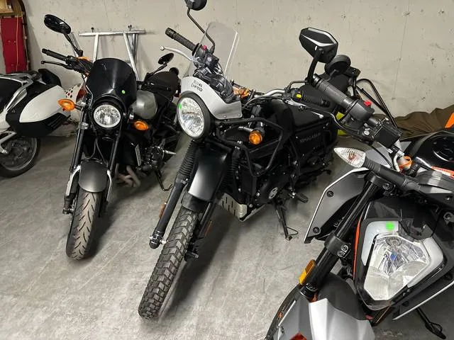 2023 Royal Enfield Himalayan Pine Green — front three-quarter view