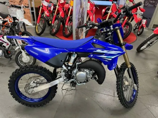 2026 Yamaha YZ85LW — front three-quarter view