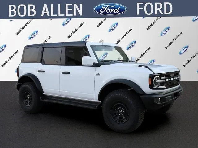 2026 Ford Bronco Outer Banks in Oxford White — front three-quarter view