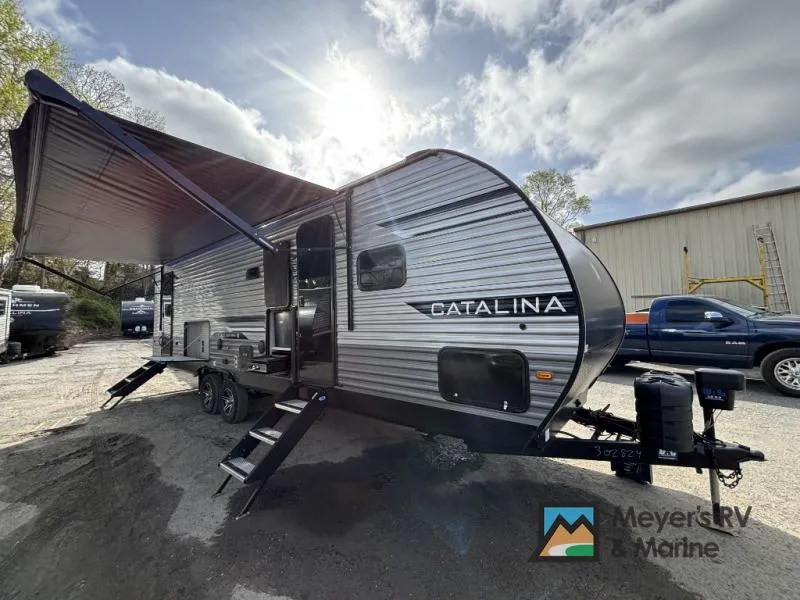 2026 Coachmen RV Catalina Legacy Edition 273DBHCK — front three-quarter view
