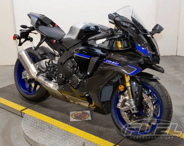 2026 Yamaha YZF-R1M — front three-quarter view