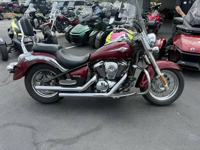 2009 Kawasaki Vulcan® 900 Classic — front three-quarter view