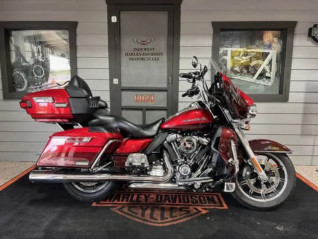 2018 Harley-Davidson® FLHTK - Ultra Limited — front three-quarter view