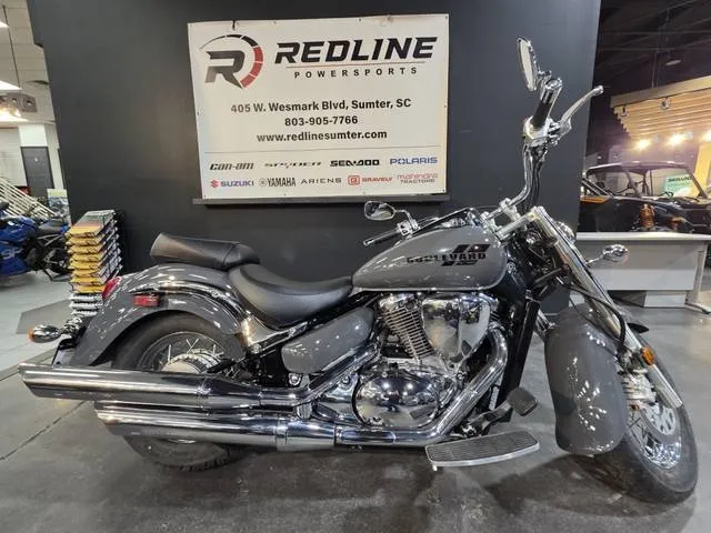 2025 Suzuki Boulevard M109R — front three-quarter view