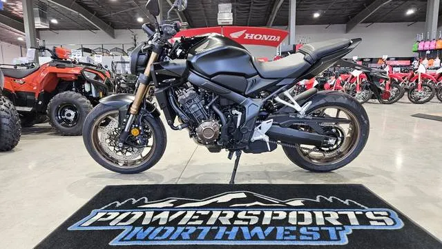 2026 Honda® CB650R E-Clutch — front three-quarter view