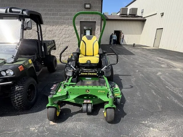 2020 John Deere Z920M — front three-quarter view
