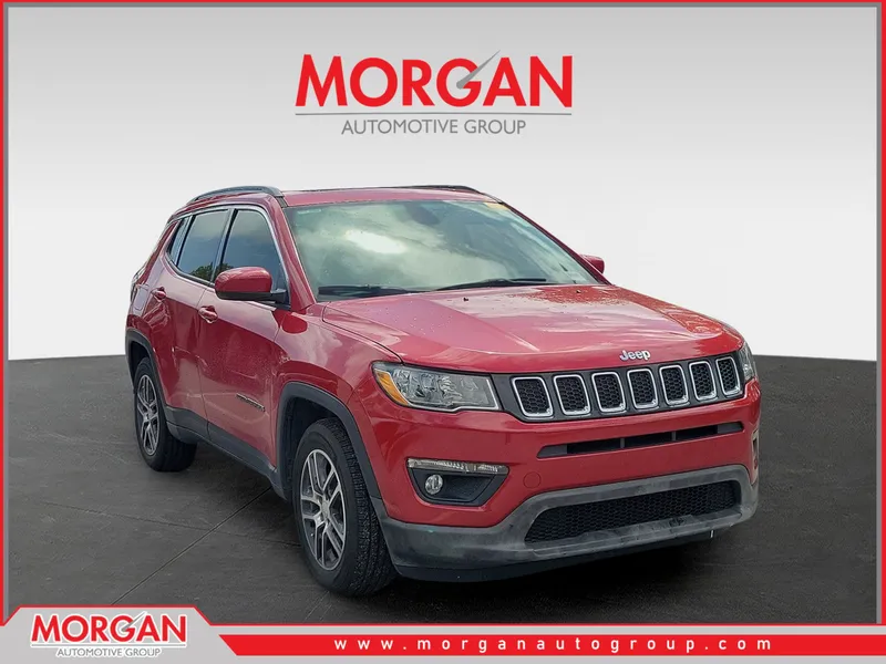2019 Jeep Compass Latitude w/Sun/Wheel Pkg in Redline Pearlcoat — front three-quarter view
