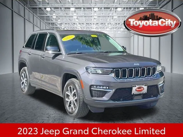 2023 Jeep Grand Cherokee Limited in Baltic Gray Metallic Clearcoat — front three-quarter view