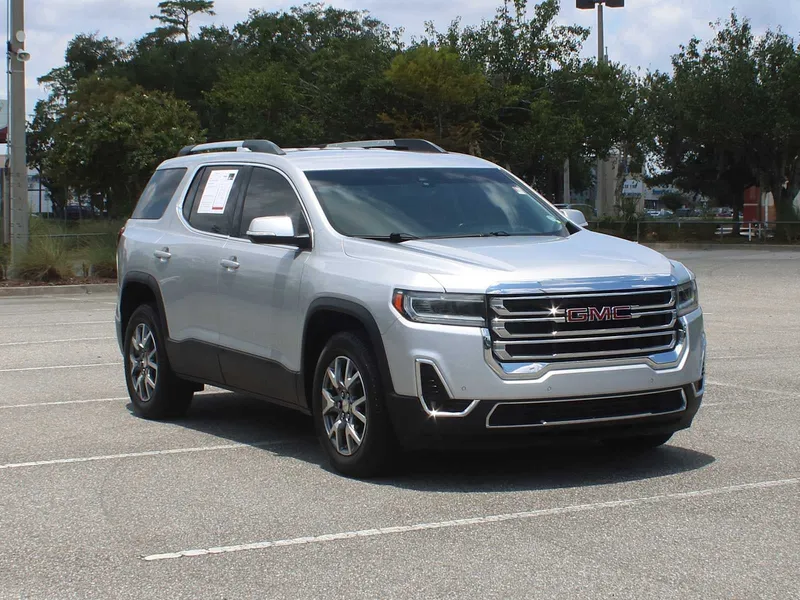 2020 GMC Acadia SLT in Quicksilver Metallic — front three-quarter view