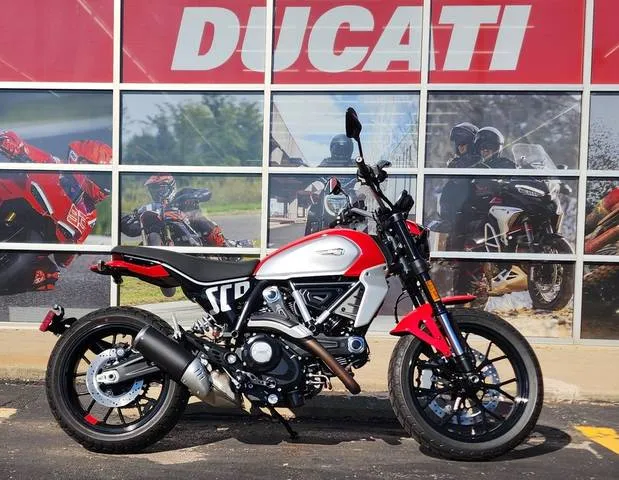 2024 Ducati Scrambler Icon (2G) Red — front three-quarter view