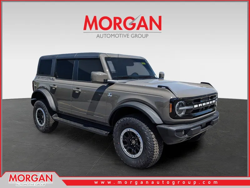 2025 Ford Bronco Outer Banks in Gray — front three-quarter view
