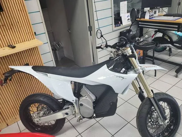 2026 Stark VARG SM — front three-quarter view