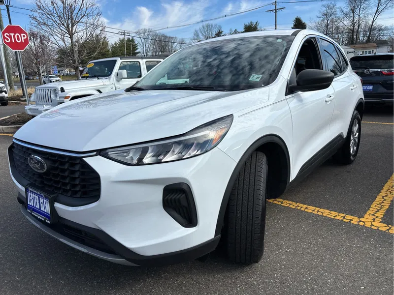 2023 Ford Escape — detail view