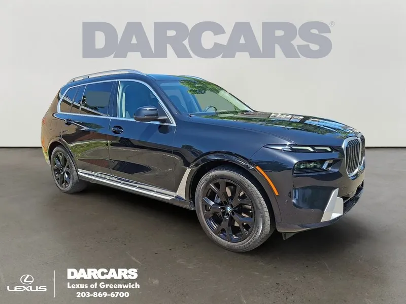 2025 BMW X7 xDrive40i in Black Sapphire Metallic — front three-quarter view