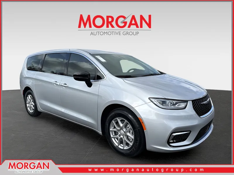 2026 Chrysler Pacifica Select in Silver — front three-quarter view