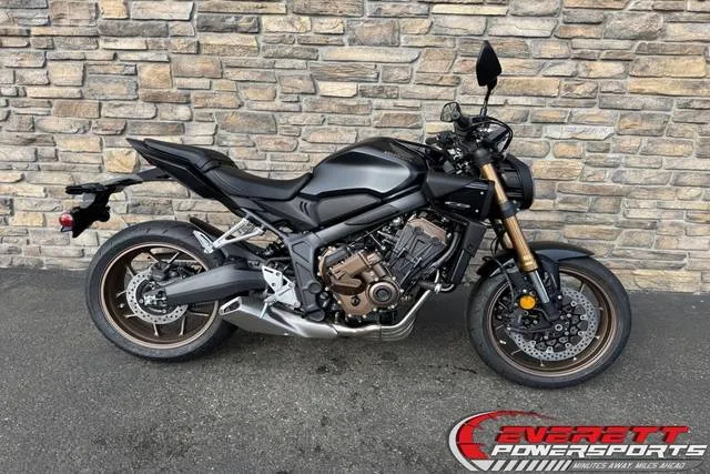 2026 Honda® CB650R E-Clutch — front three-quarter view