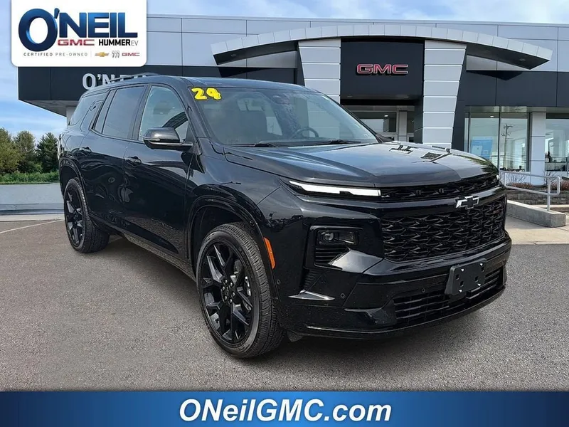 2024 Chevrolet Traverse RS in Mosaic Black Metallic — front three-quarter view
