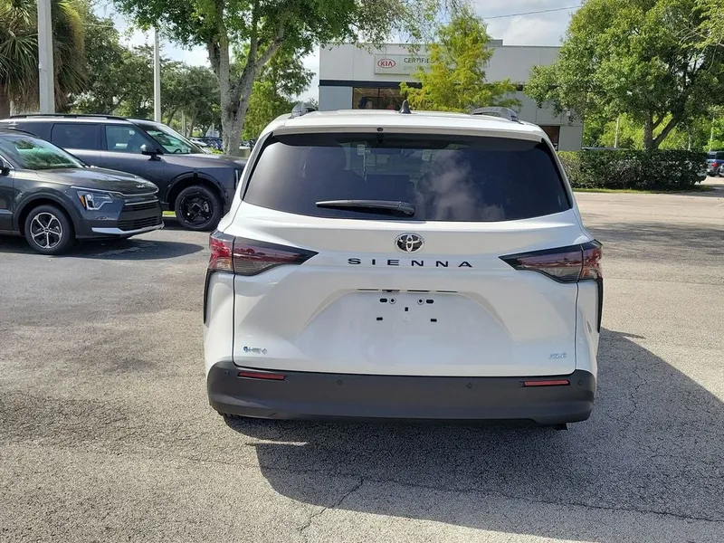 2026 Toyota Sienna — detail view