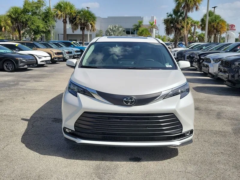 2026 Toyota Sienna — side profile view