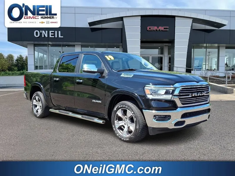 2019 RAM 1500 Laramie Crew Cab 4x4 5'7" Box in Black — front three-quarter view