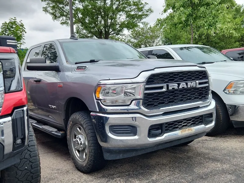 2020 RAM 2500 Tradesman Crew Cab 4x4 6'4' Box in Billet Silver Metallic Clearcoat — front three-quarter view