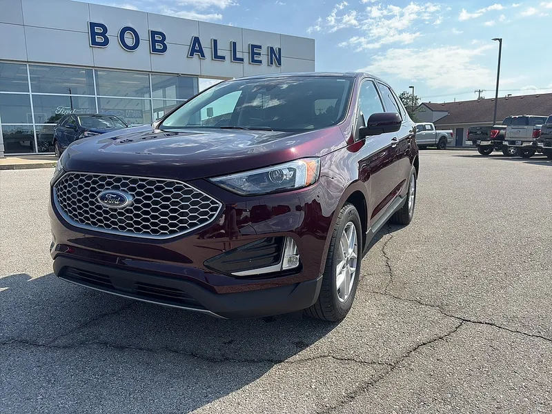 2023 Ford Edge SEL in Burgundy Velvet Metallic Tinted Clearcoat — front three-quarter view