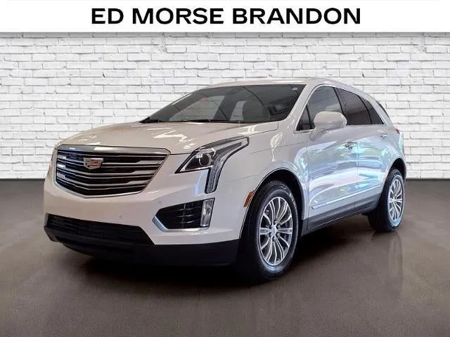 2019 Cadillac XT5 Luxury FWD in Crystal White Tricoat — front three-quarter view