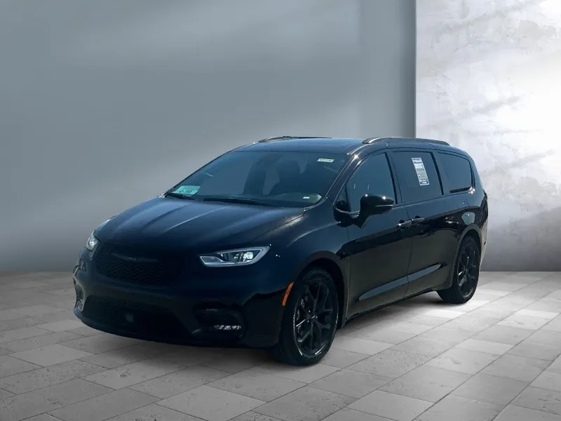 2025 Chrysler Pacifica — front three-quarter view
