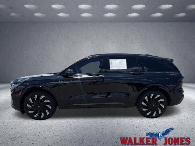 2024 Lincoln Nautilus Reserve in Black — front three-quarter view