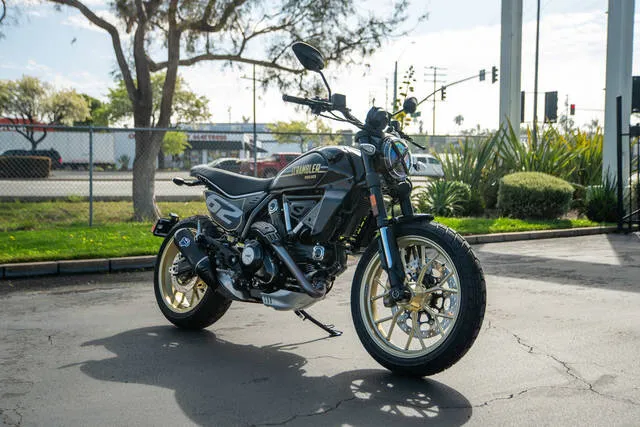 2026 Ducati SCRAMBLER — front three-quarter view