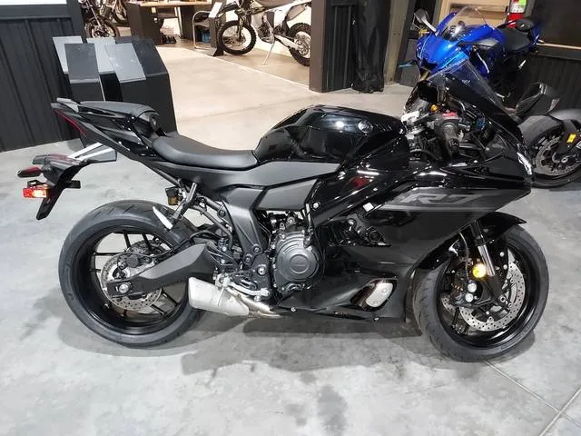 2026 Yamaha YZF-R7 — front three-quarter view