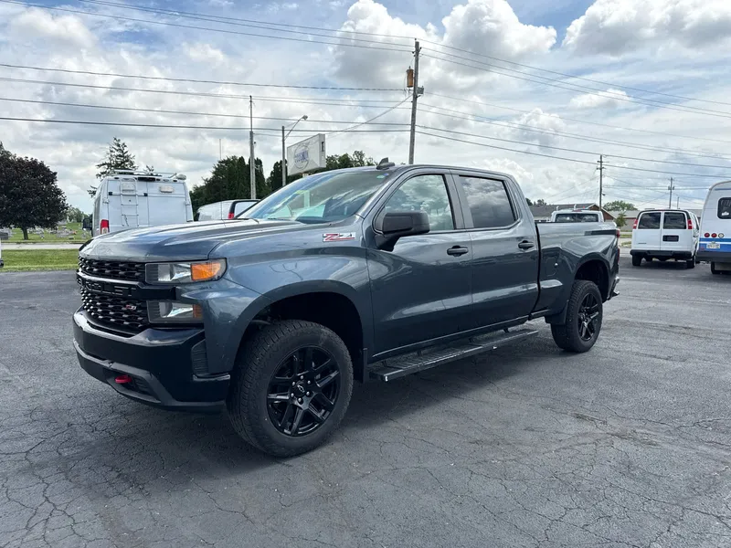 2021 Chevrolet Silverado 1500 Custom Trail Boss in Shadow Gray Metallic — front three-quarter view