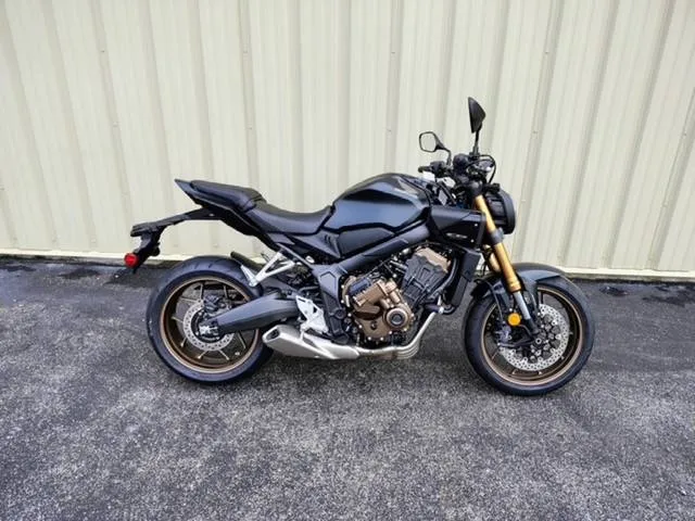 2026 Honda® CB650R E-Clutch — front three-quarter view