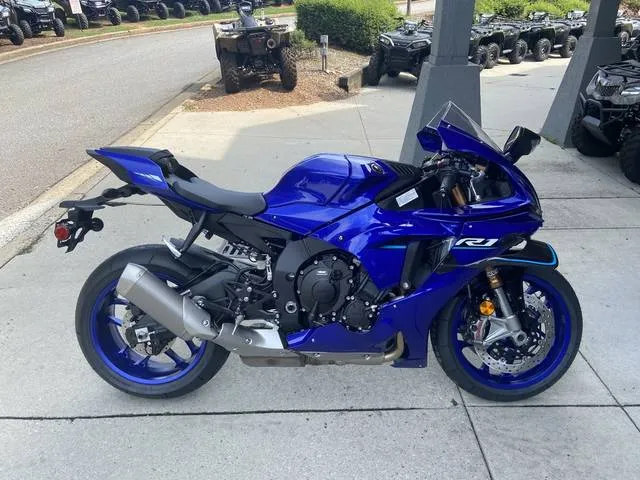 2026 Yamaha YZF-R1 — front three-quarter view