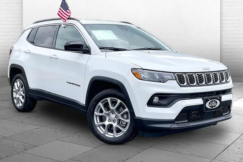 2024 Jeep Compass Latitude Lux in Bright White Clea — front three-quarter view