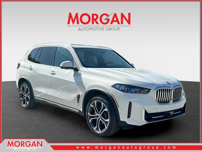 2026 BMW X5 sDrive40i in Alpine White — front three-quarter view