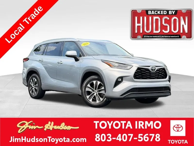 2021 Toyota Highlander XLE in Celestial Silver Metallic — front three-quarter view
