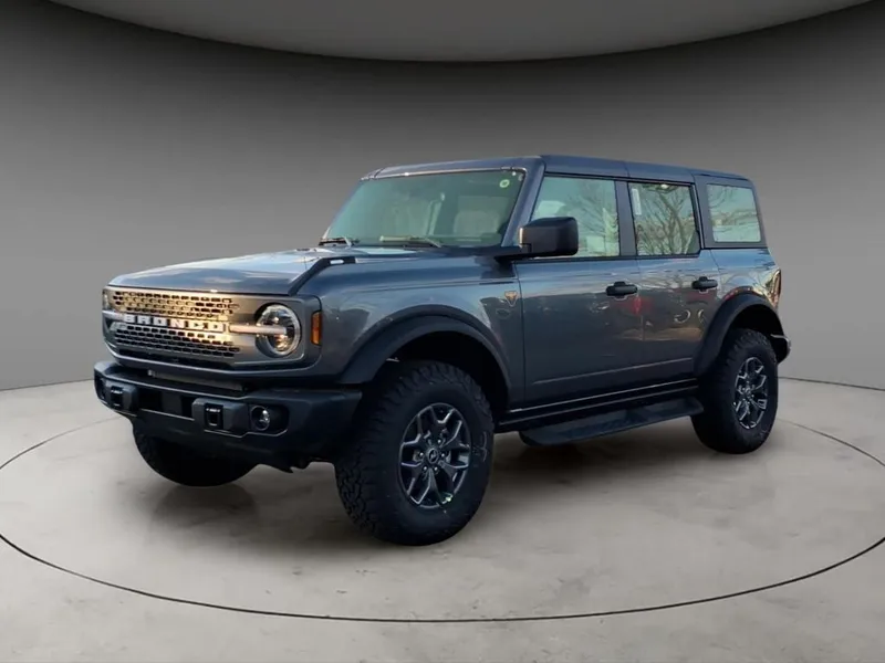 2025 Ford Bronco Badlands in Gray Metallic — front three-quarter view