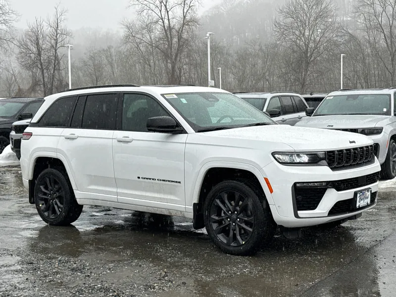 2026 Jeep Grand Cherokee Limited Reserve in Bright White Clearcoat — front three-quarter view