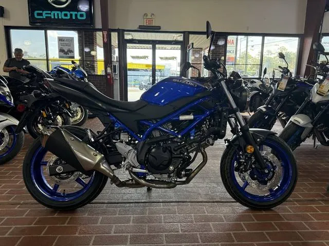2026 Suzuki SV650 ABS — front three-quarter view
