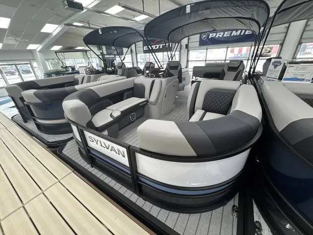 2026 Sylvan L3 DLZ — front three-quarter view