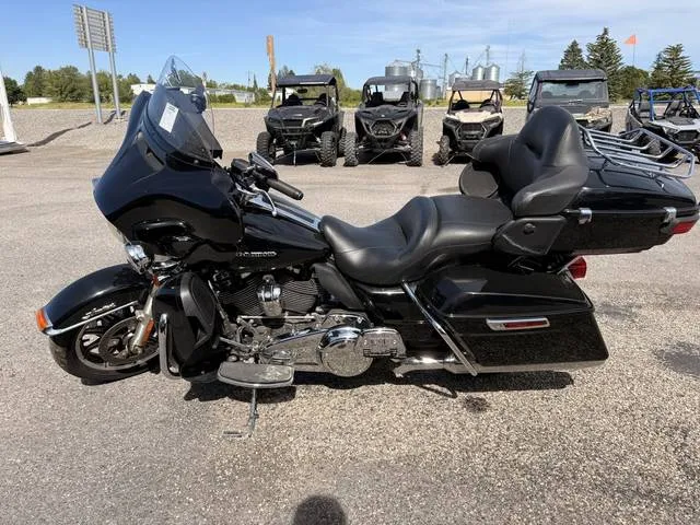 2018 Harley-Davidson® FLHTCU - Electra Glide® Ultra Classic® — front three-quarter view