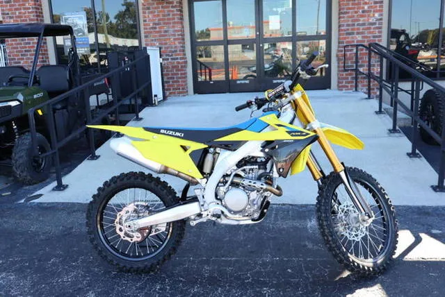 2026 Suzuki RM-Z250 — front three-quarter view