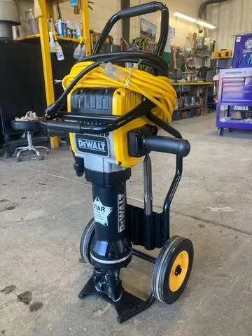 2024 DeWalt D25980K — front three-quarter view