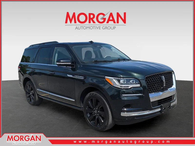 2024 Lincoln Navigator Black Label in Green — front three-quarter view