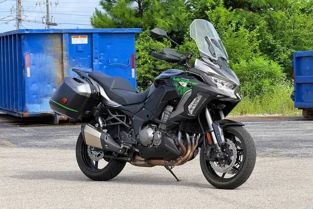 2023 Kawasaki Versys® 1000 SE LT+ — front three-quarter view